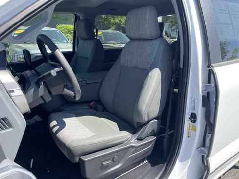 Used 2023 Ford F150 XLT AWD/4WD image 15