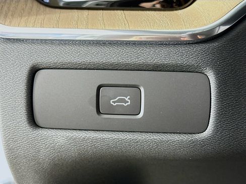 Certified 2026 Volvo XC60 B5 Plus w/ Climate Package PRO AWD/4WD image 10