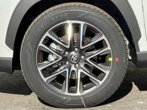 New 2026 Toyota Corolla Cross XLE image 32