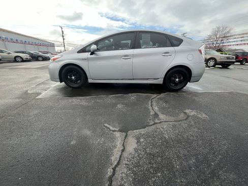 Used 2014 Toyota Prius Two image 10
