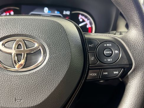 Used 2025 Toyota RAV4 XLE w/ Convenience Package FWD image 19