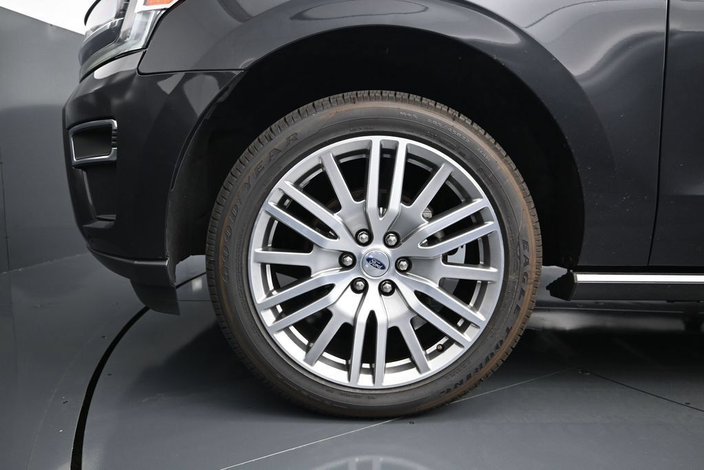 Used 2024 Ford Expedition Limited AWD/4WD image 16