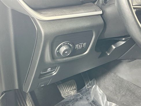 Used 2021 Jeep Grand Cherokee L Limited image 10