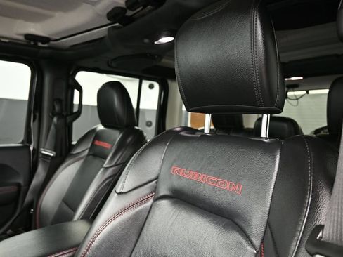 Used 2018 Jeep Wrangler Unlimited Rubicon w/ Dual Top Group AWD/4WD image 18