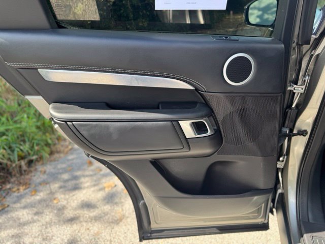 Used 2017 Land Rover Discovery First Edition AWD/4WD image 11
