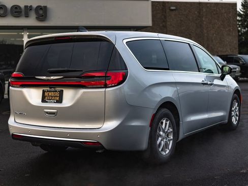 New 2026 Chrysler Pacifica Select FWD image 7
