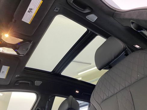 Used 2025 BMW X7 M60i w/ Executive Package image 15