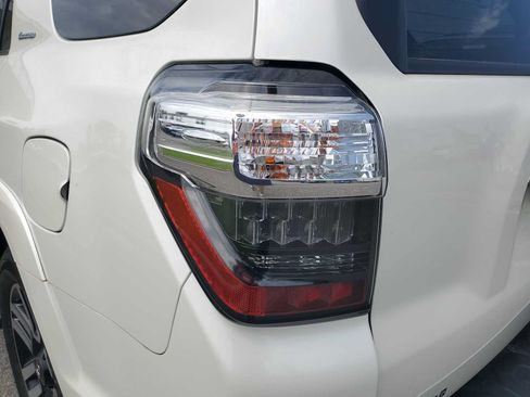 Used 2022 Toyota 4Runner Limited AWD/4WD image 4
