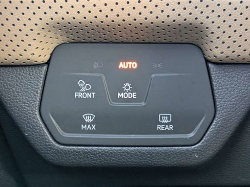 Used 2024 Volkswagen Atlas Cross Sport SE image 35