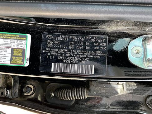 Used 2025 Hyundai Elantra SEL FWD image 19