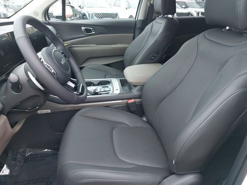 New 2026 Kia Carnival EX image 17