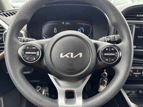 Used 2025 Kia Soul LX w/ LX Technology Package FWD image 27
