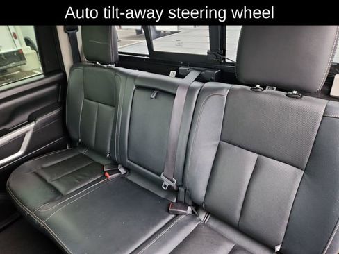 Used 2018 Nissan Titan SL image 28