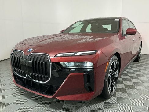 Certified 2025 BMW 740i xDrive w/ Premium Package AWD/4WD image 2