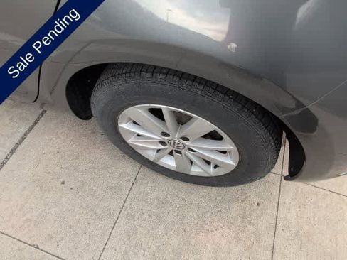 Used 2019 Volkswagen Golf S image 11