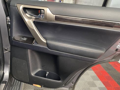 Used 2018 Lexus GX 460 Premium w/ Navigation Package image 10