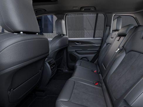 New 2026 Jeep Grand Cherokee Altitude image 23