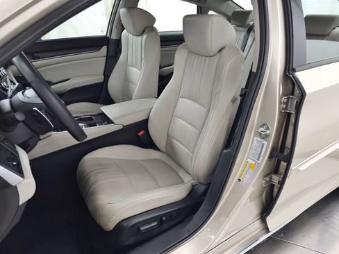 Used 2018 Honda Accord Touring image 15