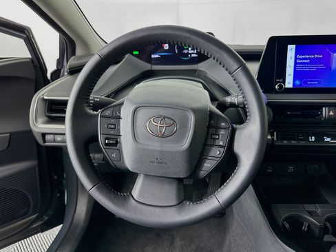 Used 2025 Toyota Prius LE image 18