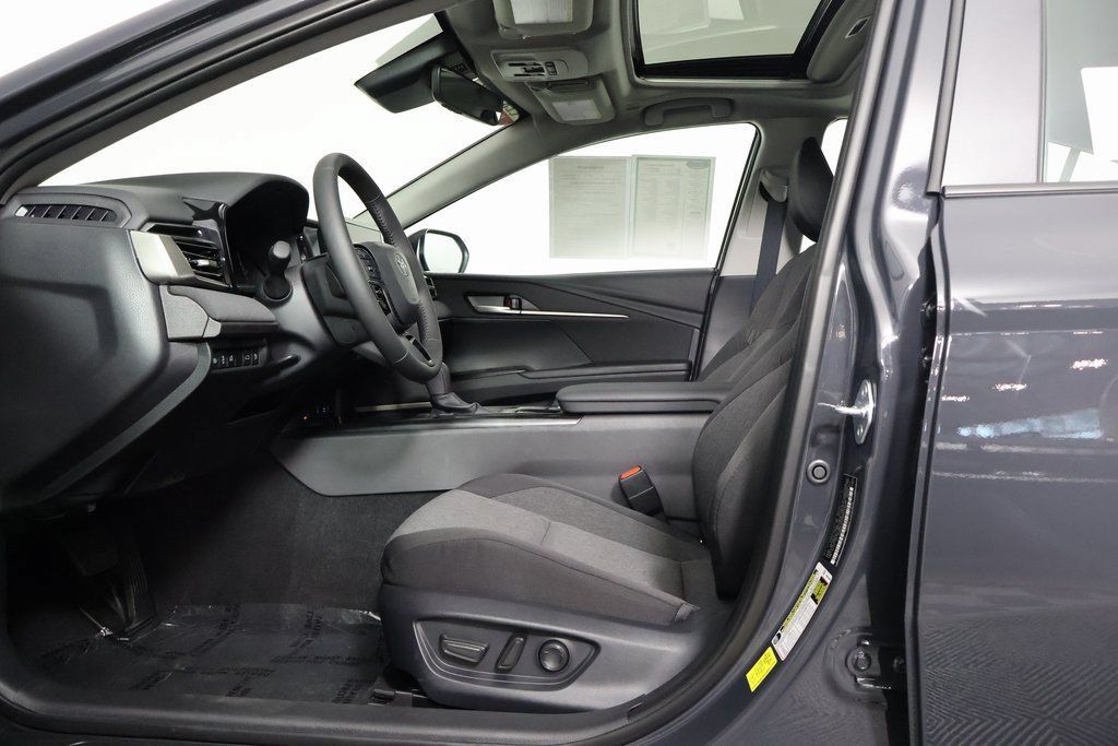 Used 2026 Toyota Camry LE w/ Convenience Package FWD image 10