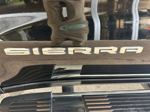 Used 2023 GMC Sierra 1500 SLT w/ SLT Premium Package AWD/4WD image 28