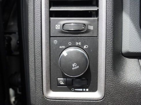 Used 2018 RAM 1500 Express w/ Express Value Package AWD/4WD image 32