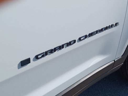 New 2026 Jeep Grand Cherokee L 4WD image 6