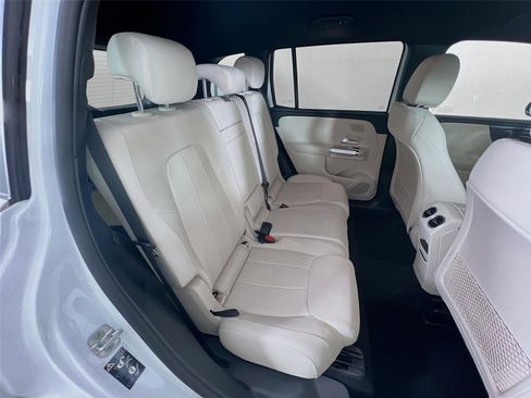 Used 2025 Mercedes-Benz GLB 250 GLB 250 image 24