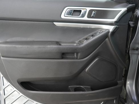 Used 2014 Ford Explorer XLT AWD/4WD image 18