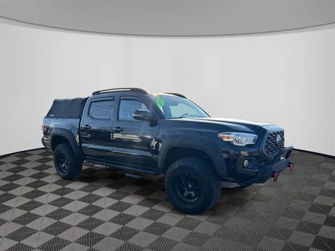 Used 2020 Toyota Tacoma TRD Off-Road image 3