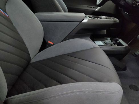 New 2026 BMW iX xDrive60 w/ M Sport Package image 25