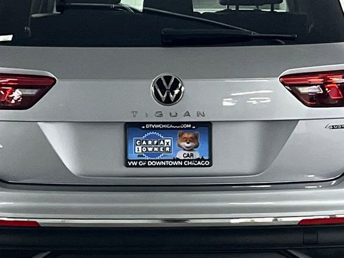 Used 2024 Volkswagen Tiguan SE w/ Panoramic Sunroof Package image 35