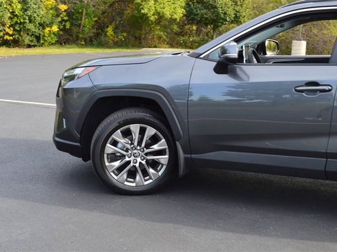Used 2022 Toyota RAV4 XLE Premium image 9