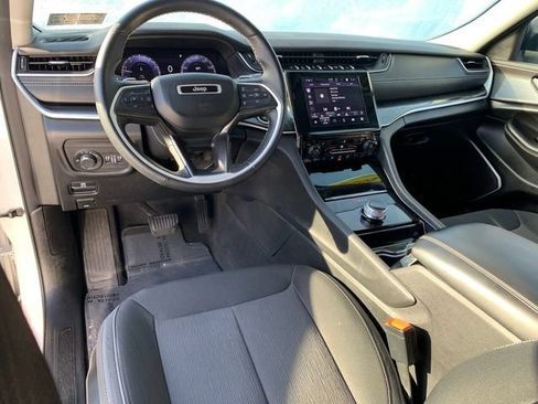 Certified 2022 Jeep Grand Cherokee L Laredo w/ Luxury Tech Group I AWD/4WD image 17