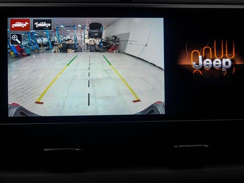 Used 2024 Jeep Gladiator Rubicon w/ Technology Group AWD/4WD image 40