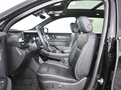 Used 2025 Buick Enclave Avenir image 22