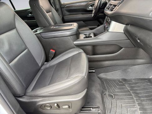 Used 2023 Chevrolet Tahoe Z71 w/ Luxury Package AWD/4WD image 19