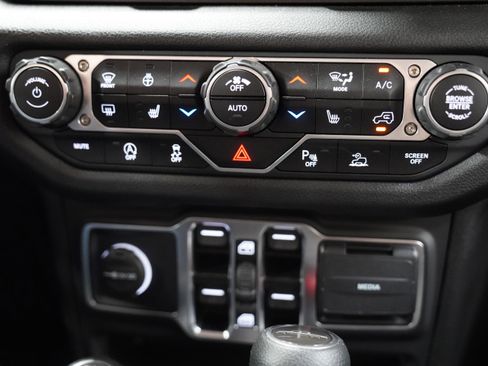 Used 2025 Jeep Gladiator Sport AWD/4WD image 26