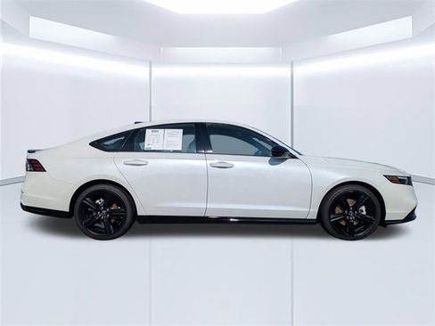 Used 2025 Honda Accord Sport image 3