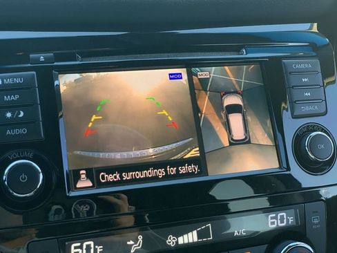 Used 2020 Nissan Rogue SV w/ Premium Package image 13