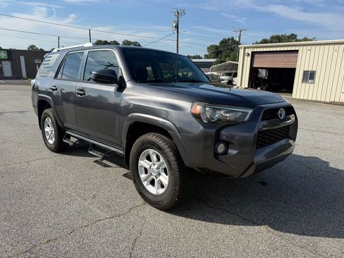 Used 2015 Toyota 4Runner SR5 AWD/4WD image 3