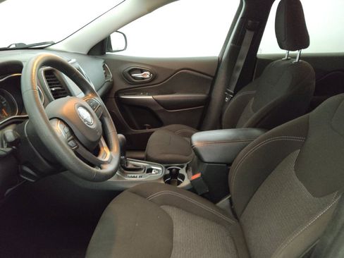Used 2019 Jeep Cherokee Latitude w/ Popular Appearance Group AWD/4WD image 17