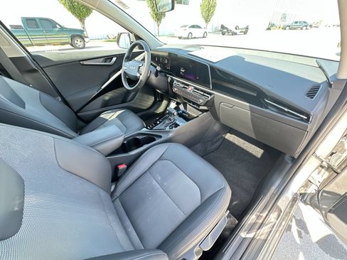 Used 2023 Kia Niro EX Touring FWD image 29