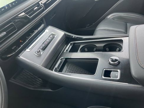 Used 2025 Lincoln Aviator Premiere image 38