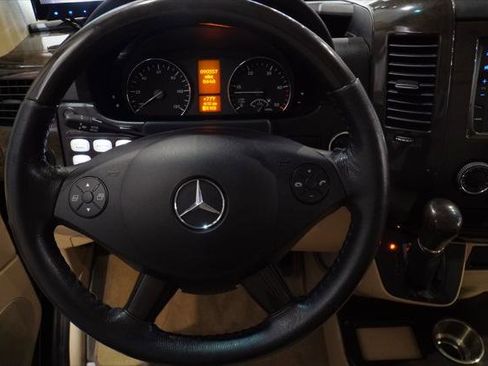 Used 2016 Mercedes-Benz Sprinter 2500 image 12
