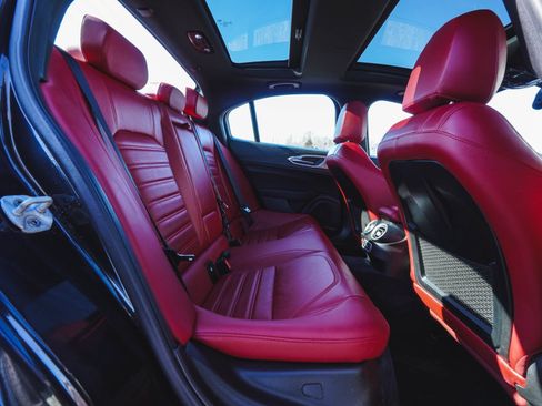 Used 2024 Alfa Romeo Giulia Veloce image 32