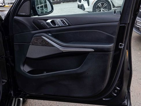 Used 2025 BMW X7 xDrive40i image 9