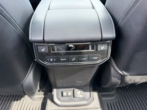 Used 2021 Toyota Highlander Platinum AWD/4WD image 11