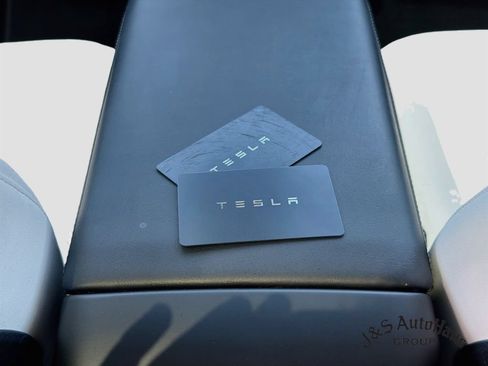 Used 2023 Tesla Model Y Long Range AWD/4WD image 32