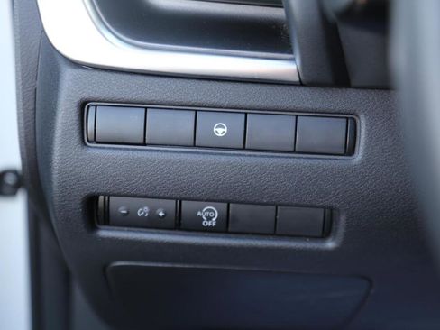 Used 2023 Nissan Rogue SV image 7